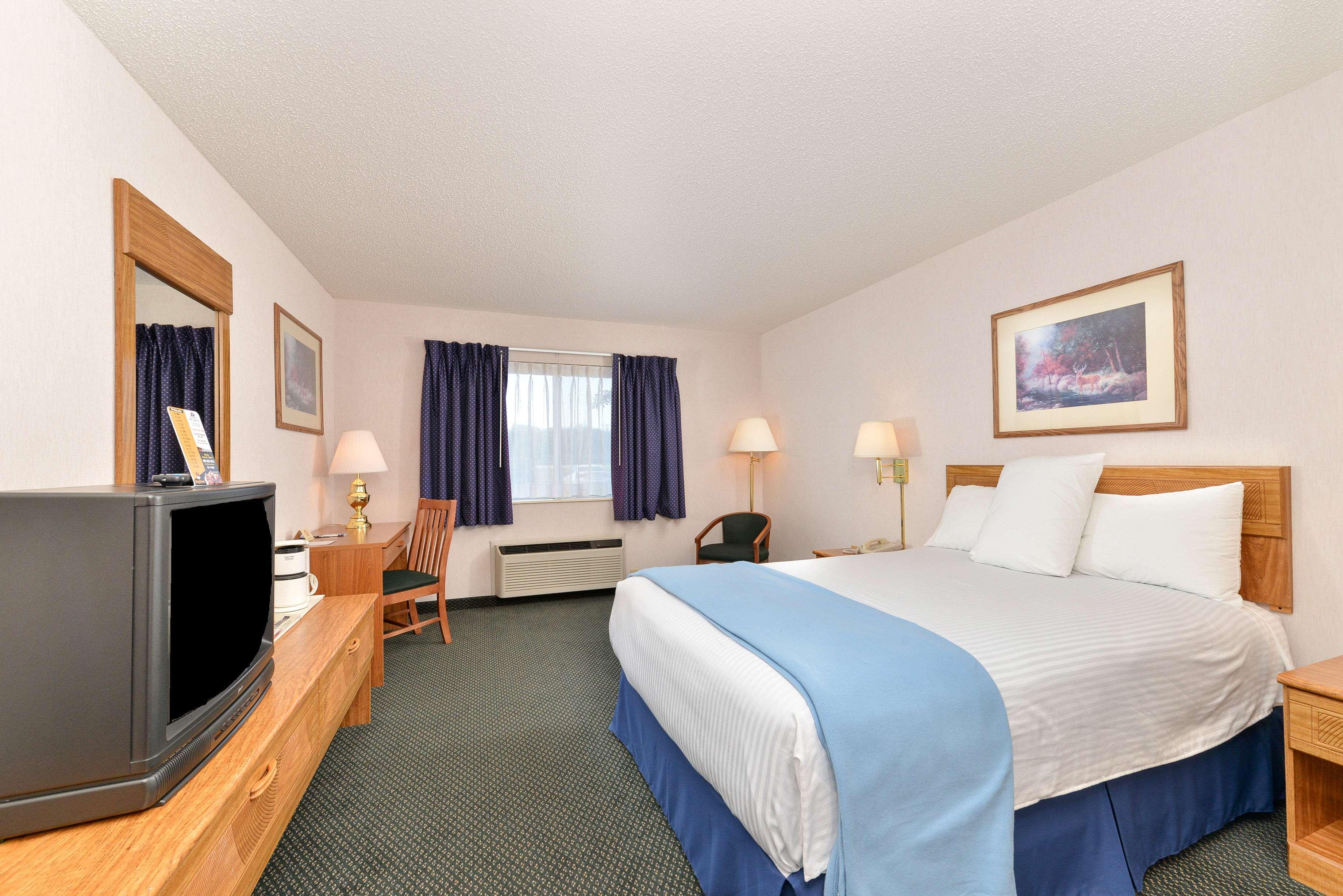 Americas Best Value Inn & Suites - Tahquamenon Country Newberry Екстериор снимка