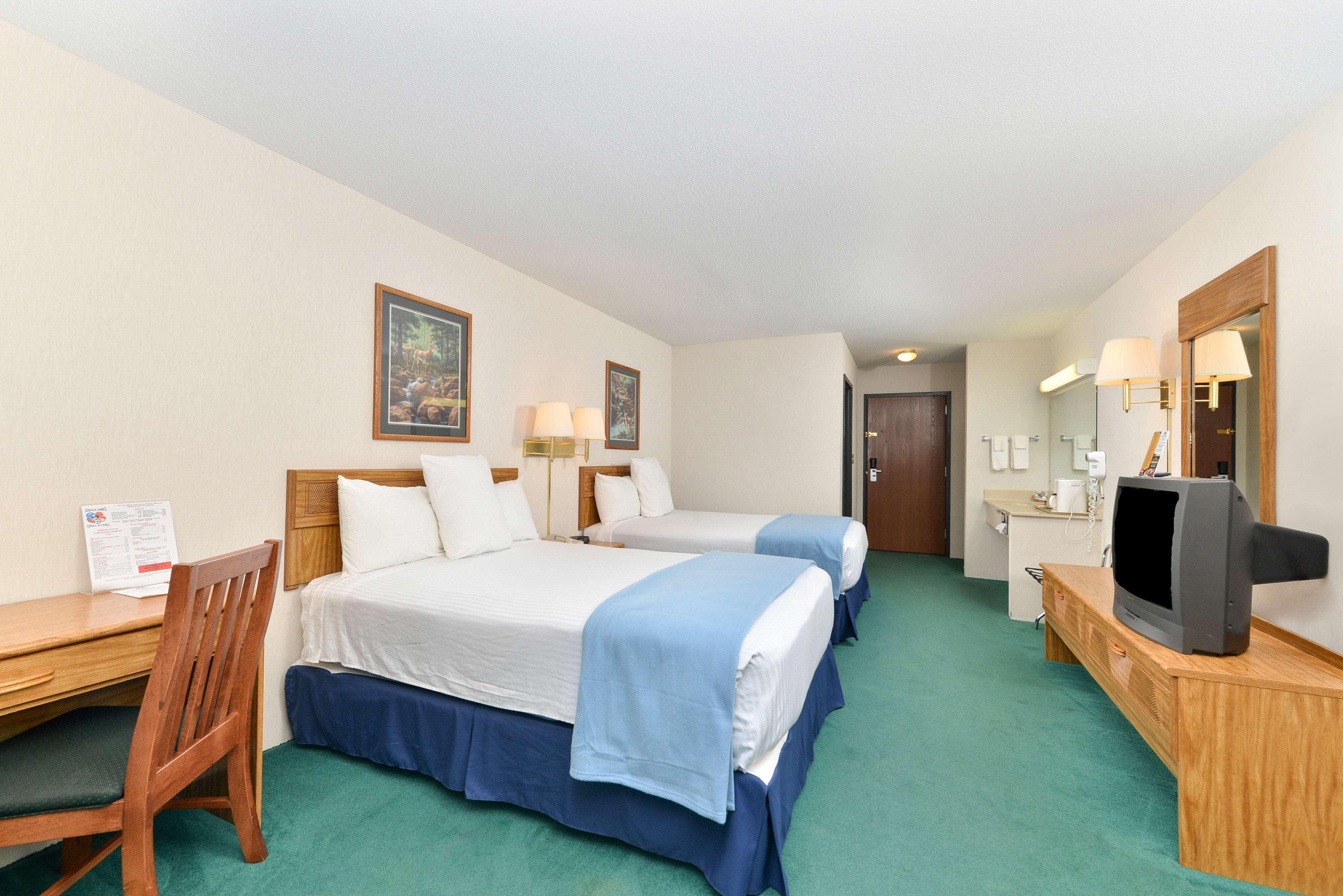 Americas Best Value Inn & Suites - Tahquamenon Country Newberry Екстериор снимка
