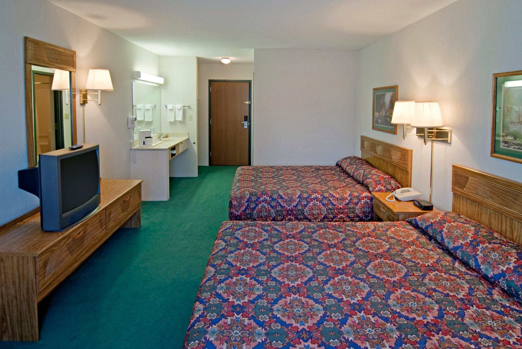 Americas Best Value Inn & Suites - Tahquamenon Country Newberry Стая снимка