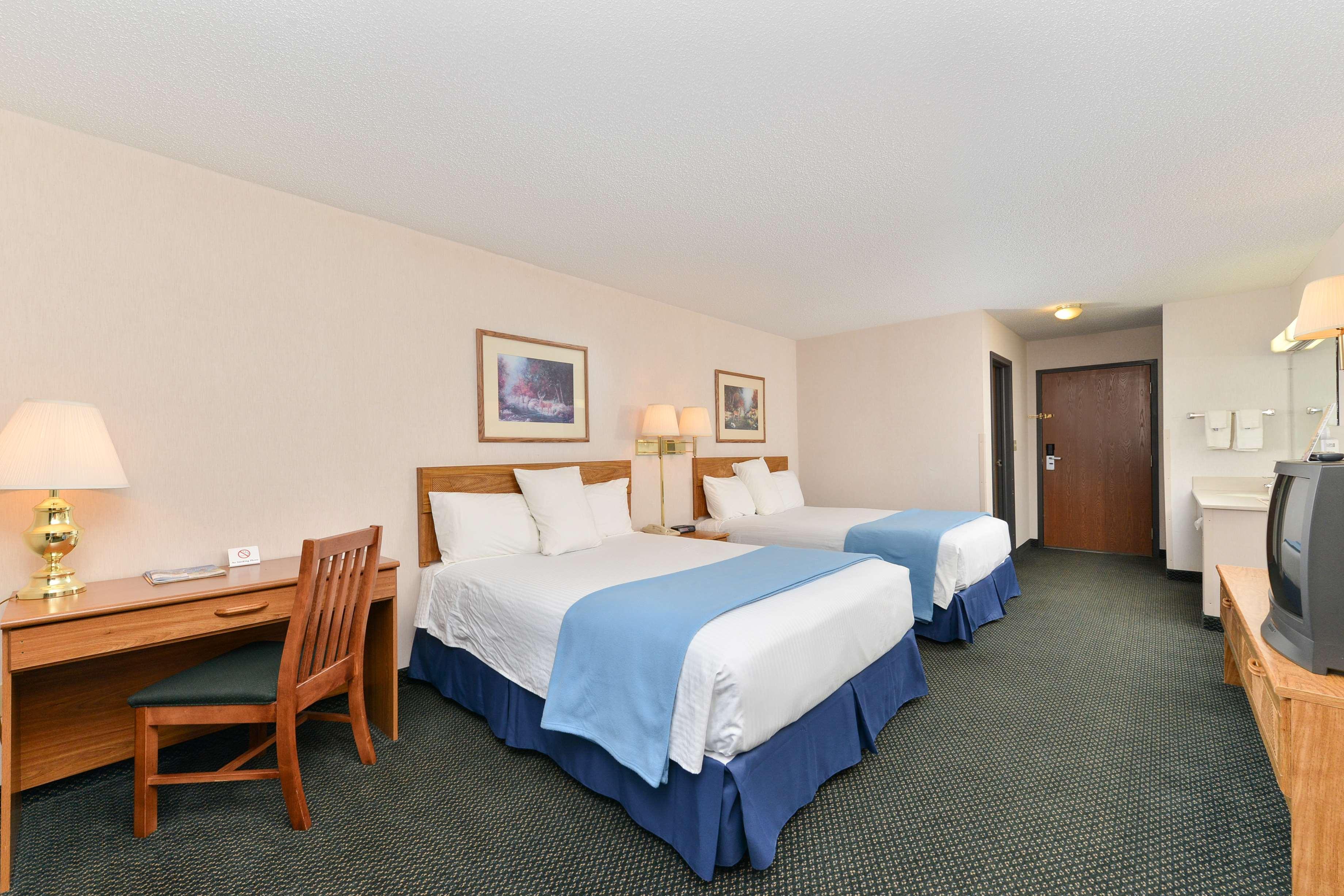 Americas Best Value Inn & Suites - Tahquamenon Country Newberry Екстериор снимка
