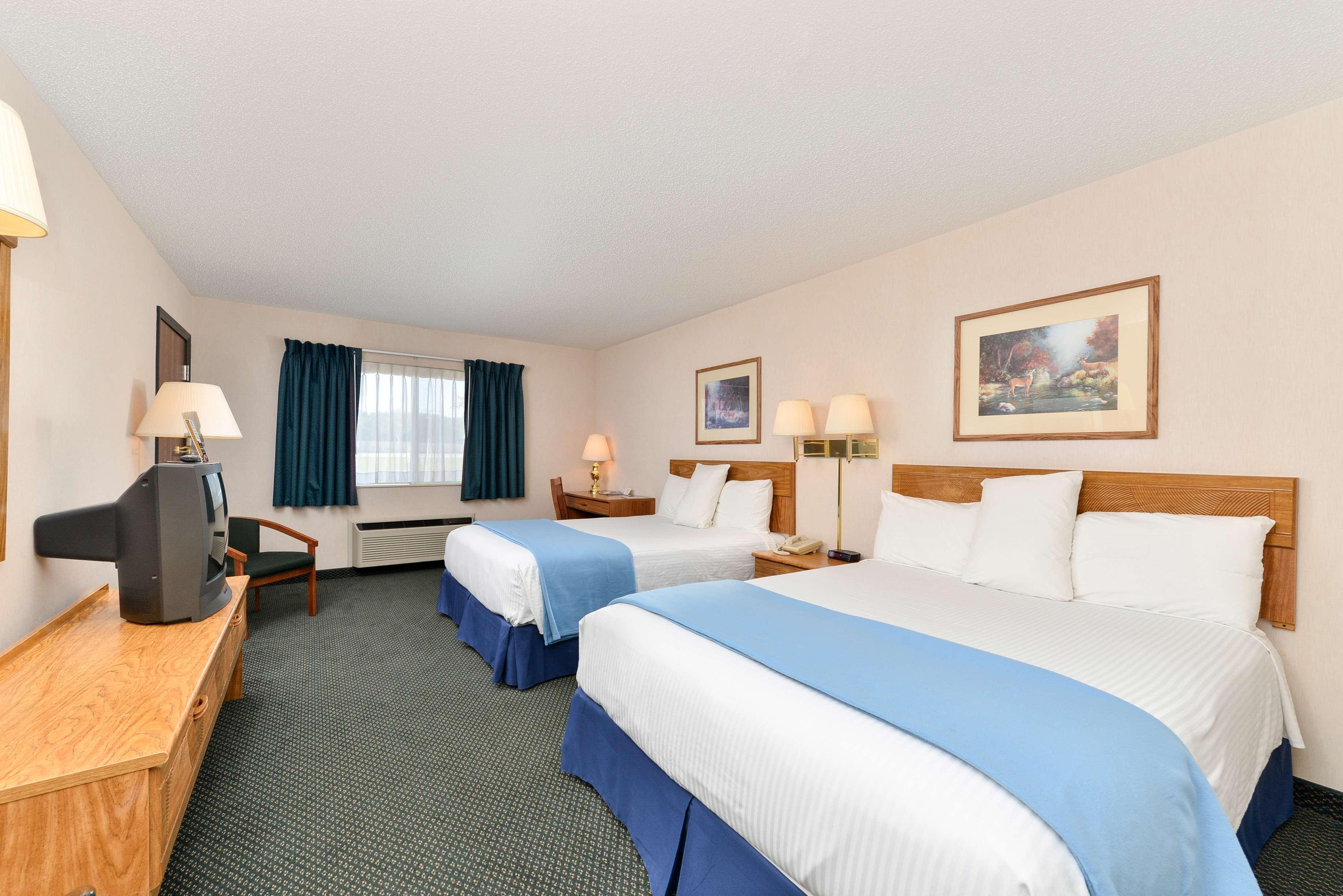 Americas Best Value Inn & Suites - Tahquamenon Country Newberry Екстериор снимка