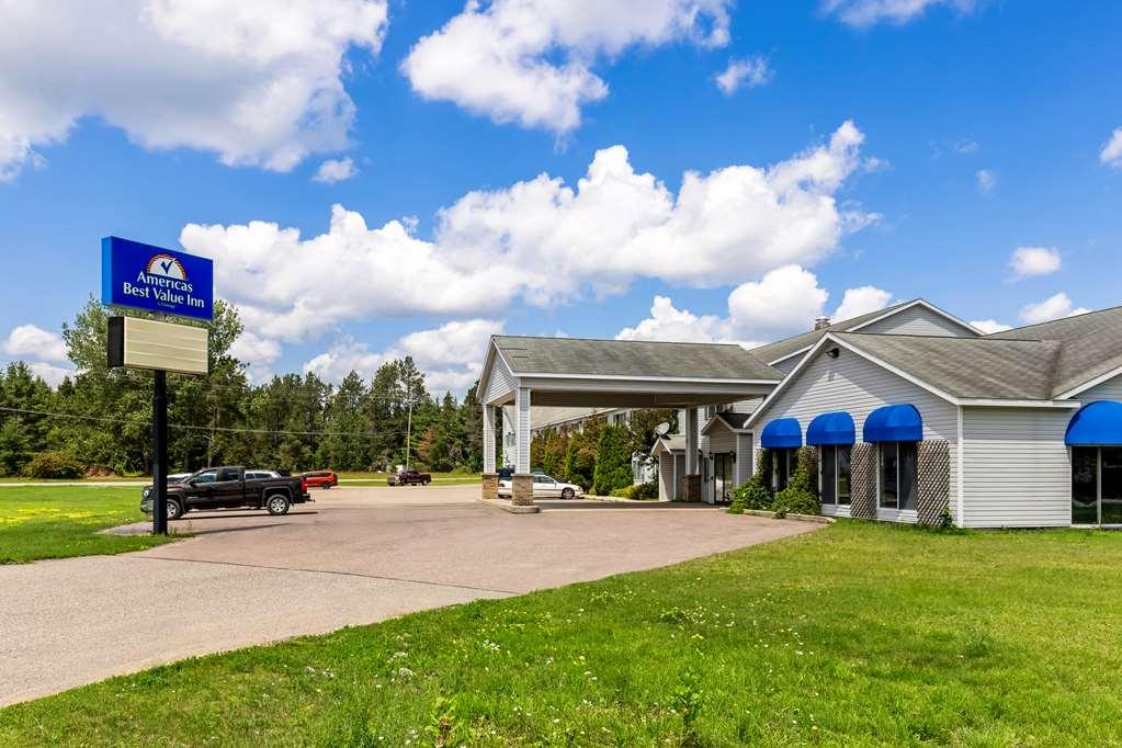 Americas Best Value Inn & Suites - Tahquamenon Country Newberry Екстериор снимка