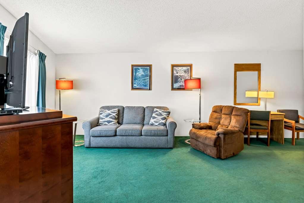 Americas Best Value Inn & Suites - Tahquamenon Country Newberry Стая снимка