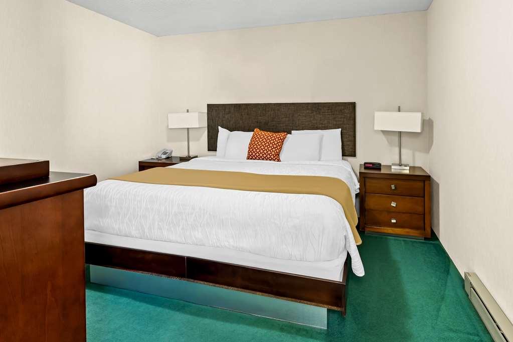 Americas Best Value Inn & Suites - Tahquamenon Country Newberry Стая снимка
