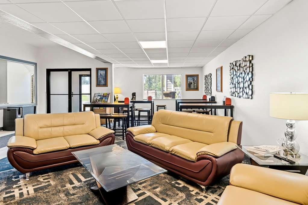 Americas Best Value Inn & Suites - Tahquamenon Country Newberry Интериор снимка