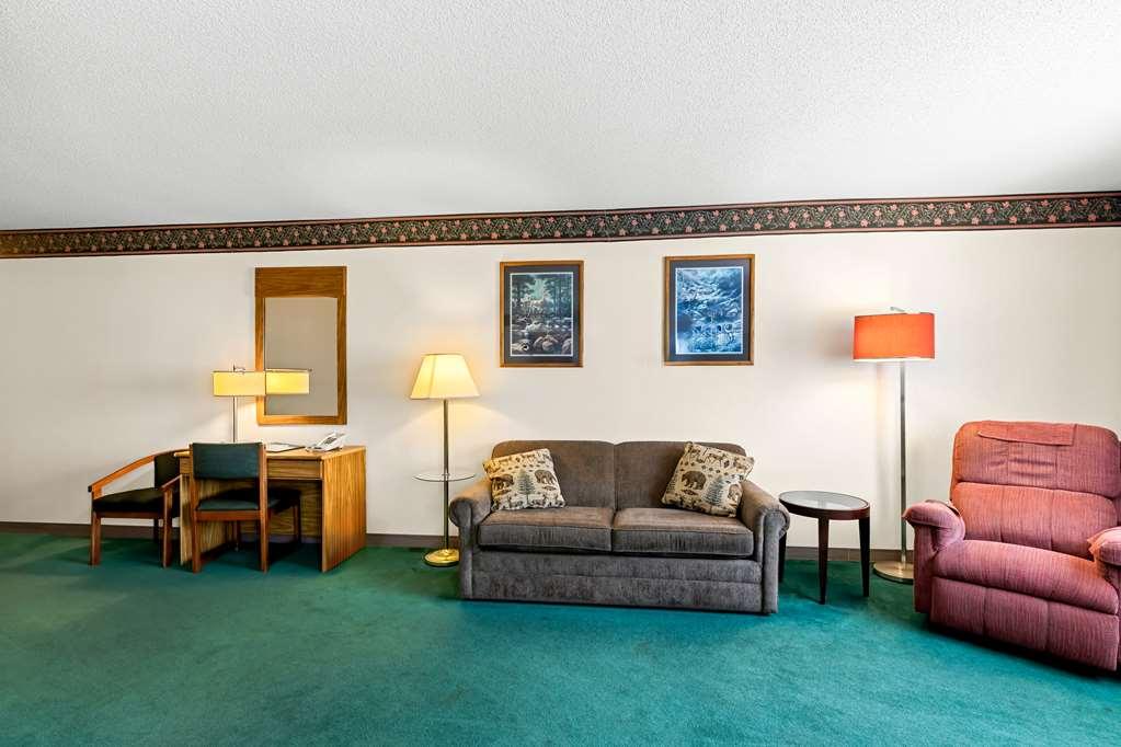 Americas Best Value Inn & Suites - Tahquamenon Country Newberry Стая снимка