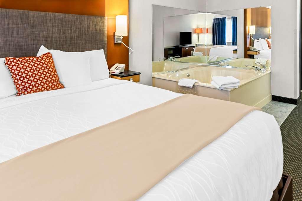 Americas Best Value Inn & Suites - Tahquamenon Country Newberry Стая снимка