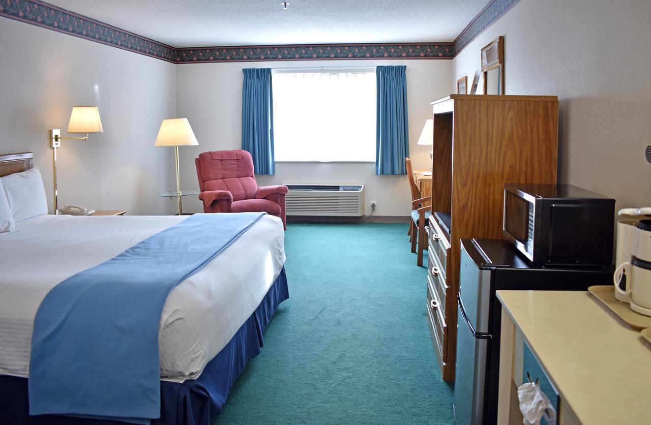 Americas Best Value Inn & Suites - Tahquamenon Country Newberry Екстериор снимка