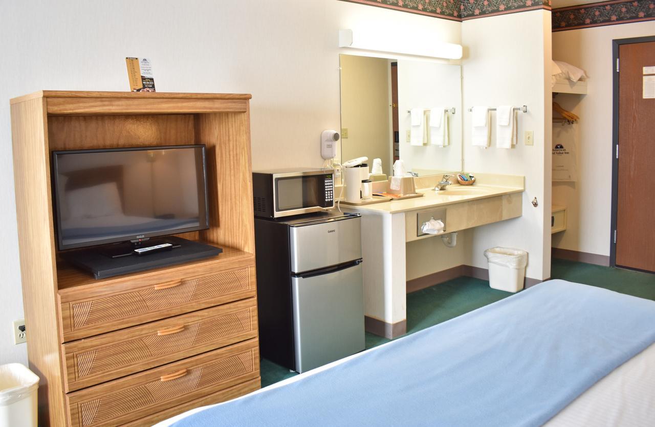 Americas Best Value Inn & Suites - Tahquamenon Country Newberry Екстериор снимка
