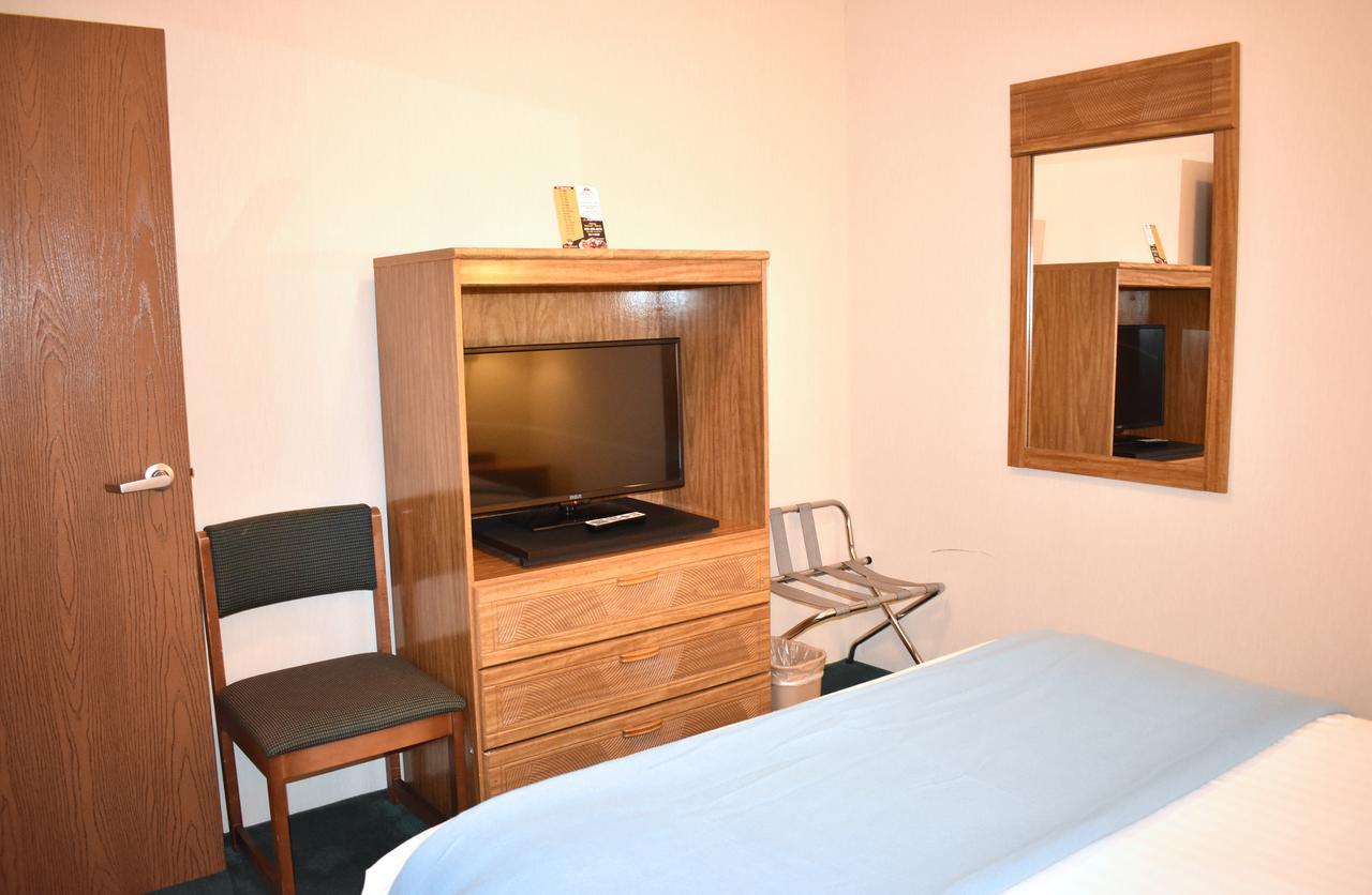 Americas Best Value Inn & Suites - Tahquamenon Country Newberry Екстериор снимка