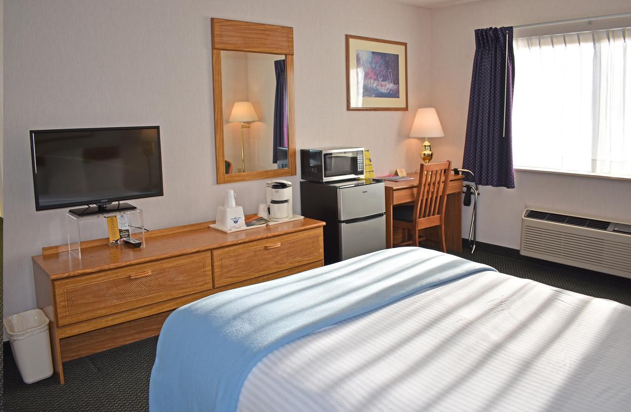 Americas Best Value Inn & Suites - Tahquamenon Country Newberry Екстериор снимка