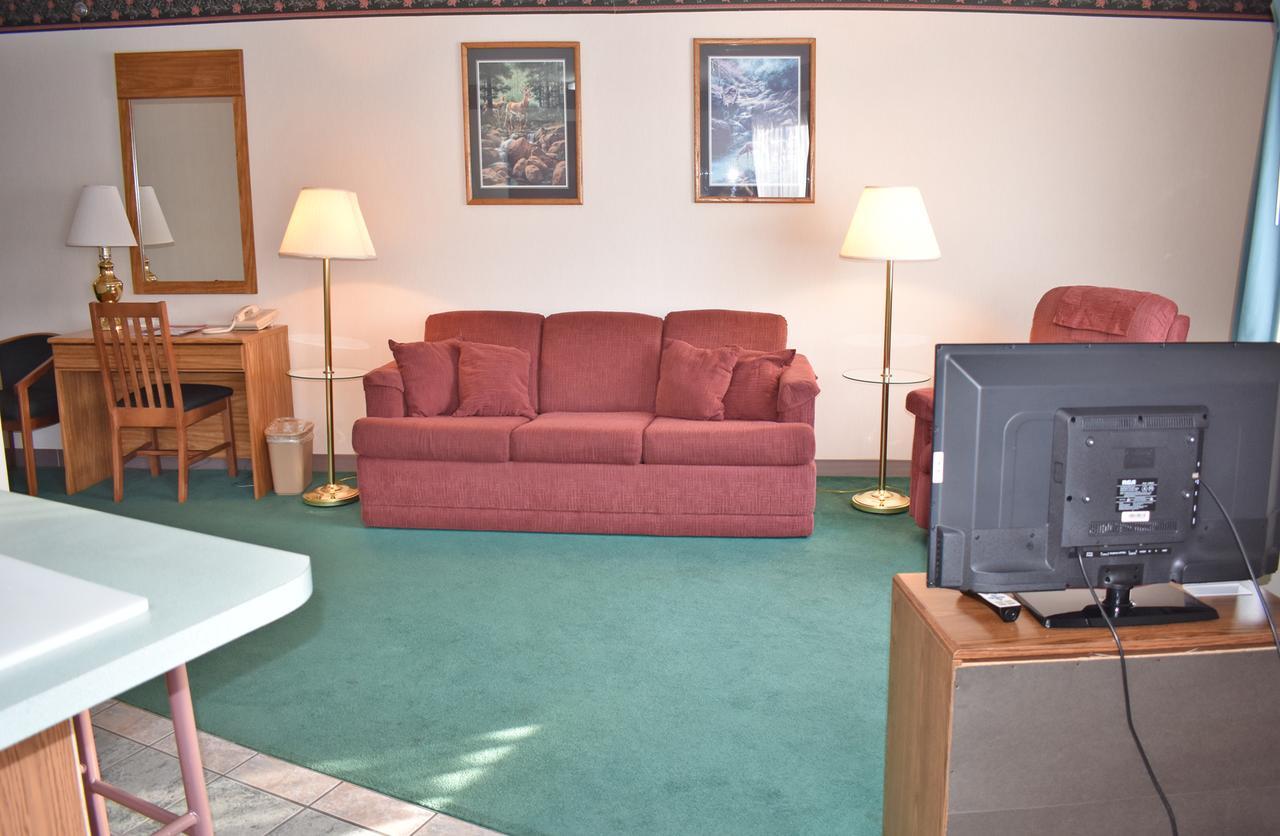 Americas Best Value Inn & Suites - Tahquamenon Country Newberry Екстериор снимка