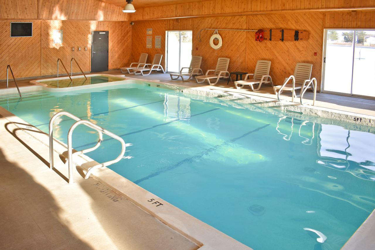Americas Best Value Inn & Suites - Tahquamenon Country Newberry Екстериор снимка