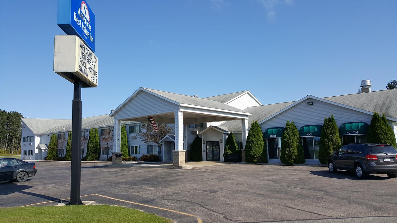 Americas Best Value Inn & Suites - Tahquamenon Country Newberry Екстериор снимка