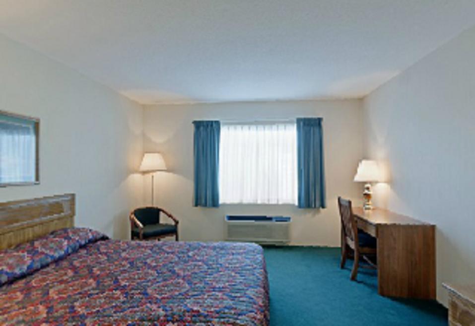 Americas Best Value Inn & Suites - Tahquamenon Country Newberry Екстериор снимка